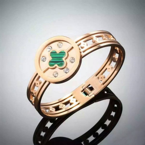Van Cleef & Arpels  ヴァン クリーフ＆アーペル ブレスレット/カフブレス Van-012