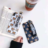 モスキーノ iphone xr/xsケース 可愛い  Moschino iphonex/8plusケース 熊 アイフォン10R/xs maxケース ハンドベルト付け 激安新品