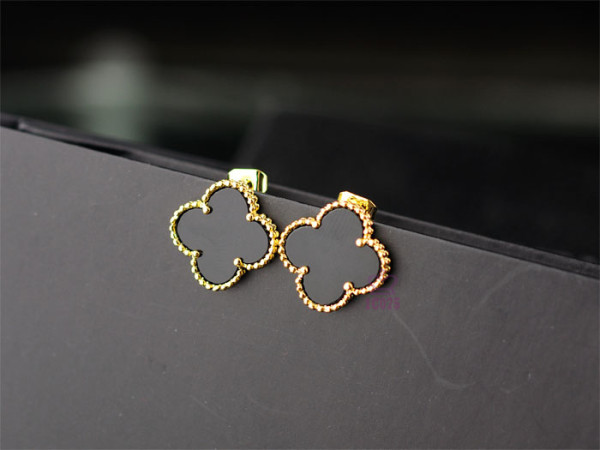 Van Cleef & Arpels  ヴァン クリーフ＆アーペル イヤリング ピアス Van-44e