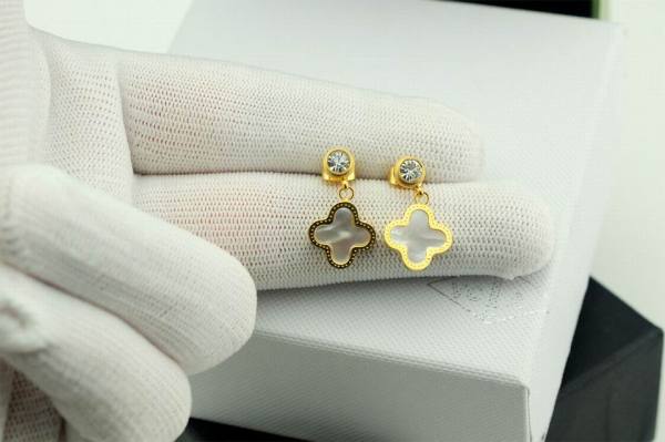 Van Cleef & Arpels ヴァン クリーフ＆アーペル イヤリング ピアス Van-204e