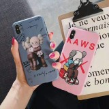 KAWS　可愛いiphone11/11pro/11pro maxケース即納品 オシャレブランドiphone   x/xs/xr/xs maxケース個性iphone7/8/plusケースジャケット型 耐衝撃