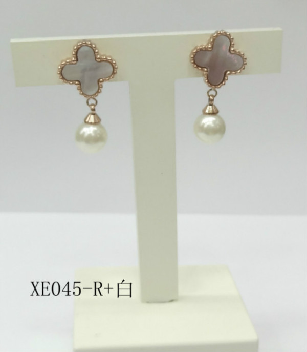 Van Cleef & Arpels  ヴァン クリーフ＆アーペル イヤリング ピアス Van-18e