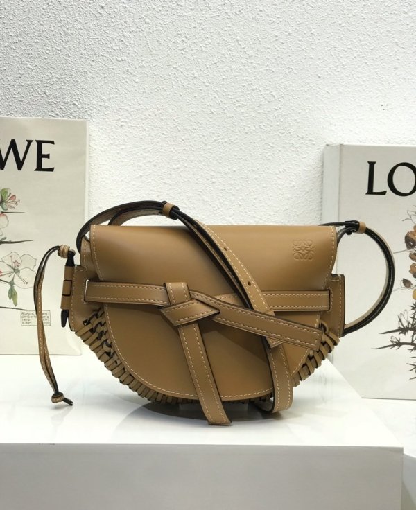 02106SS新作 LOEWE ロエベ  レディース  ショルダーバッグスーパーコピー