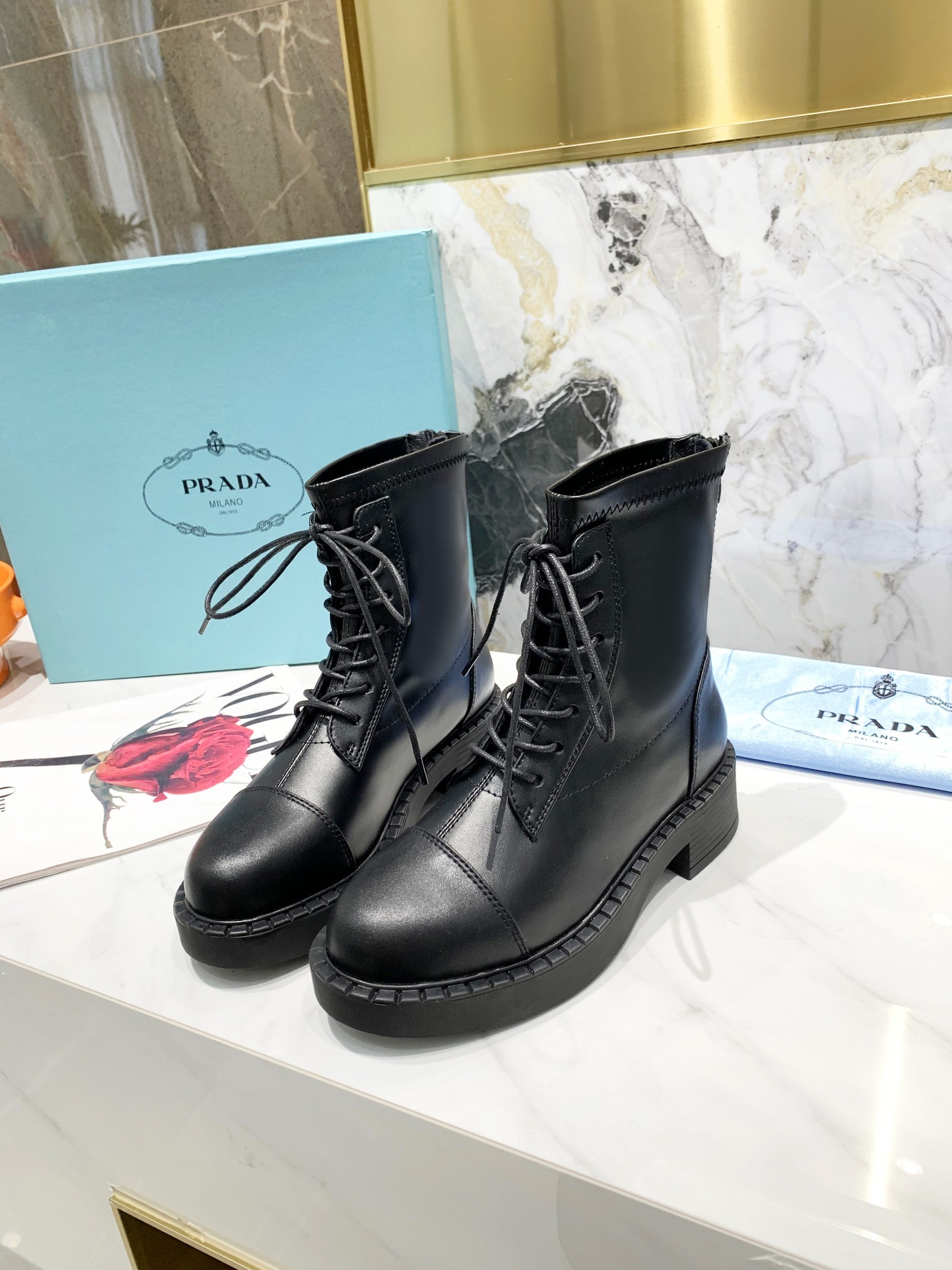 大人気お得 PRADA - PRADA ブーツ レディースの通販 by RAGTAG online ...