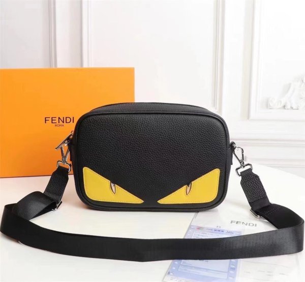202110SS新作 FENDI フェンディ メンズ ショルダーバックスーパーコピー