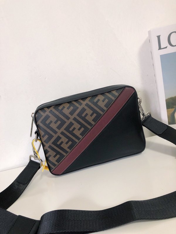 202110SS新作 FENDI フェンディ メンズ ショルダーバックスーパーコピー