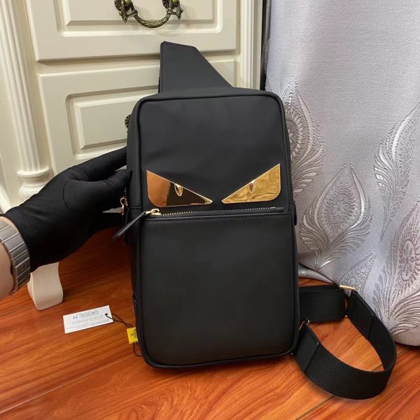 202110SS新作 FENDI フェンディ メンズ ショルダーバックスーパーコピー