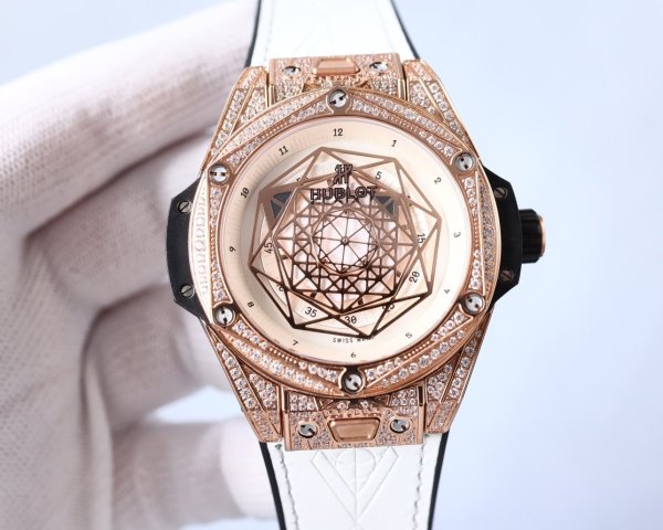 202112SS新作HUBLOT ウブロメンズ時計 スーパーコピー3色