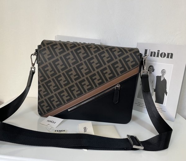 2022SS新作 FENDI フェンディ メンズ ショルダーバックスーパーコピー