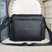 2022SS新作 Louis Vuitton ルイヴィトンメンズ ショルダーバッグスーパーコピー