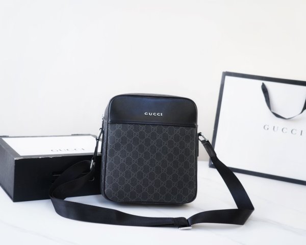 2022SS新作Gucci グッチ メンズ  ショルダーバックスーパーコピー