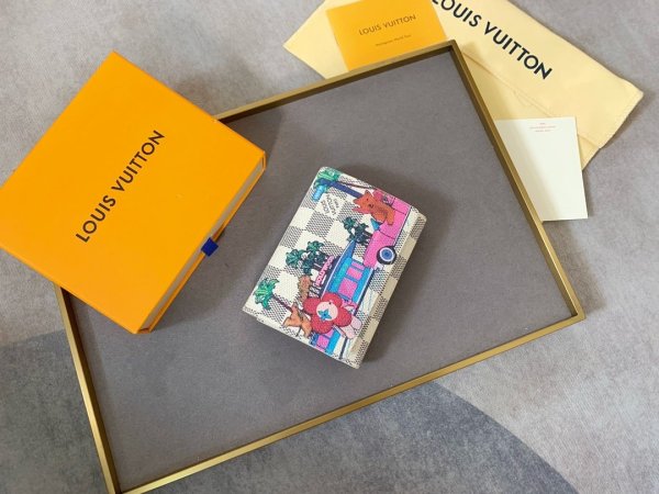 2022SSルイヴィトン LOUIS VUITTON 新作通販 短財布スーパーコピー
