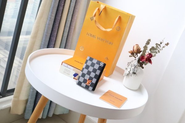 202202SSルイヴィトン LOUIS VUITTON 新作通販 短財布スーパーコピー