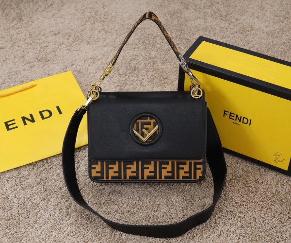 202202SS新作 FENDI フェンディ レディース ショルダーバックスーパーコピー