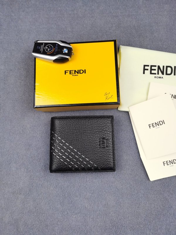 202209SS新作Fendi フェンディ 短財布スーパーコピー