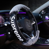 クロムハーツ ハンドルカバー ふわふわ 秋冬用 暖かい ステアリングカバー 滑り止め シュプリーム 自動車 汎用 取り付け簡単 無地 オシャレ カーアクセサリー 男女兼用 38cm