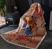 グッチ　GUCCI　タイガー模様ブランケット　オシャレ毛布　掛け毛布　ひざ掛け毛布　冷房対策　暖かい　保温　通年使用