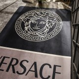 Versace ヴェルサーチ人気カーペット新品　絨毯新居マット　ベッドルーム子供プレイマット　オールシーズン洗える　滑り止め付き150×200