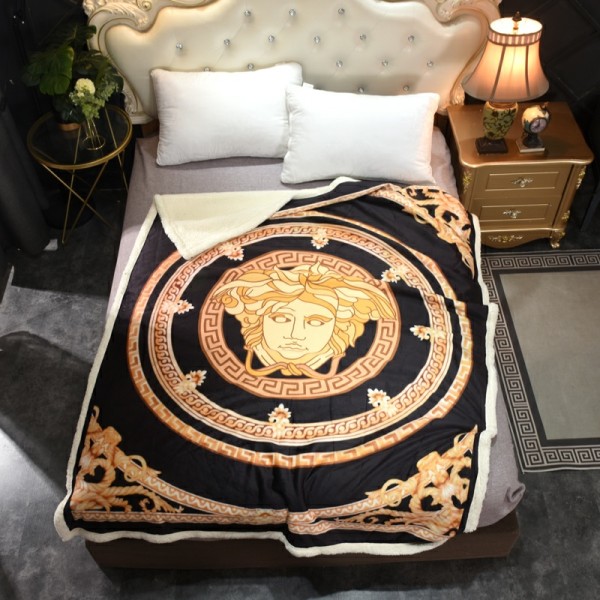 Versace　ヴェルサーチ　毛布　ダブル/クイーン　あったか　裏起毛　ひざ掛け毛布　おしゃれ　洗える　軽い　防寒　ブランケット