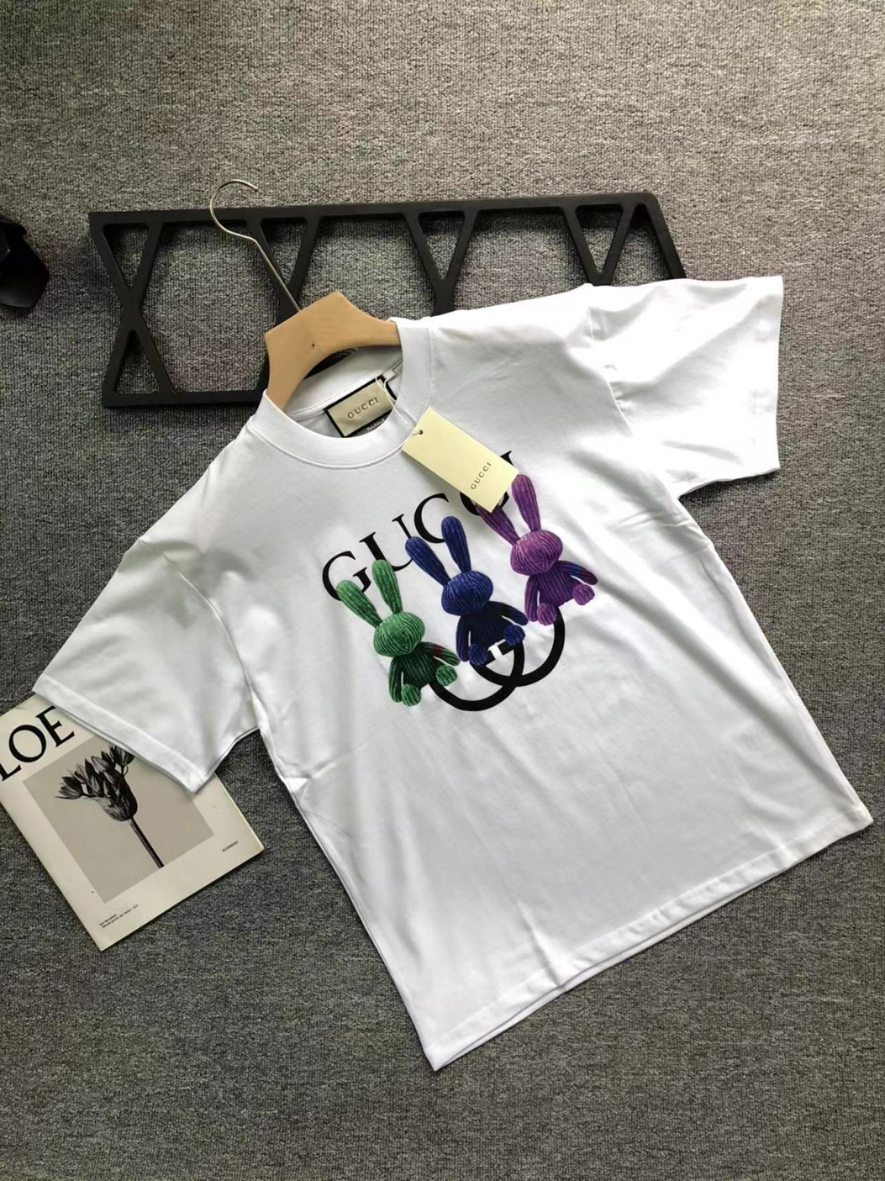 入手困難グッチ GUCCI 白うさぎ デジタルプリント 半袖Tシャツ2色 - m