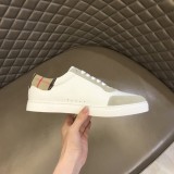 入手困難Burberryバーバリー メンズ クラシック ロートップ スニーカー