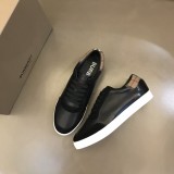 Burberryバーバリー メンズ クラシック ロートップ スニーカースーパーコピー
