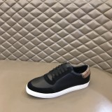 Burberryバーバリー メンズ クラシック ロートップ スニーカースーパーコピー