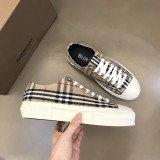 大人気Burberryバーバリー メンズ クラシック ロートップ スニーカー