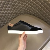 Burberryバーバリー メンズ クラシック ロートップ スニーカースーパーコピー