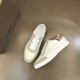 入手困難Burberryバーバリー メンズ クラシック ロートップ スニーカー