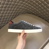 Burberryバーバリー激安偽物メンズ クラシック ロートップ スニーカー