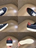 大人気Burberryバーバリー メンズ クラシック ロートップ スニーカー
