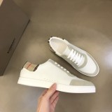 入手困難Burberryバーバリー メンズ クラシック ロートップ スニーカー