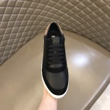 Burberryバーバリー メンズ クラシック ロートップ スニーカースーパーコピー