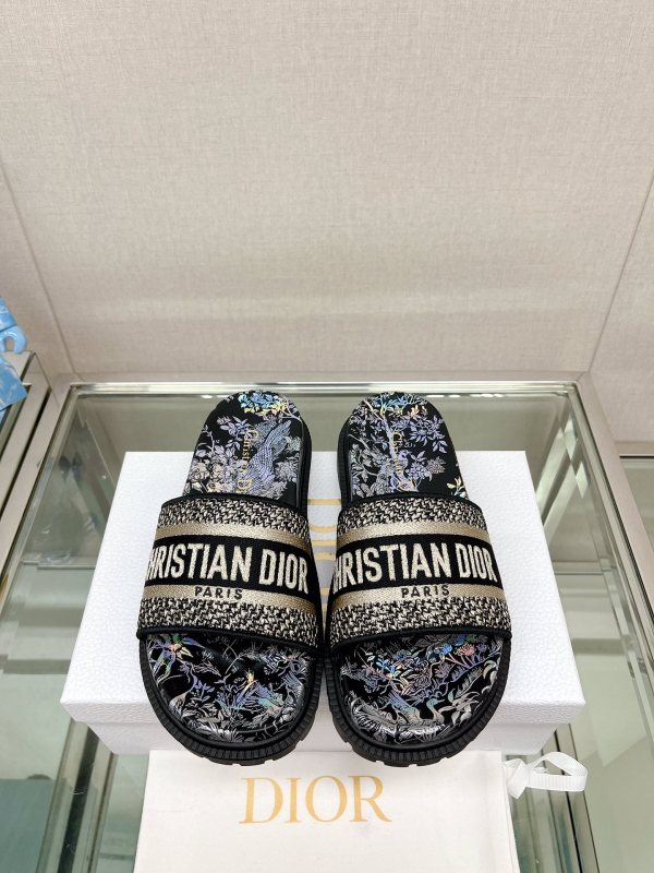 ★超人気23Ss 新作 Dior Dway 刺繍プラットフォームサンダルとスリッパ