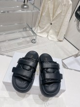 超話題!Dior ディオールの新作厚底電動刺繍レザーサンダルとスリッパ