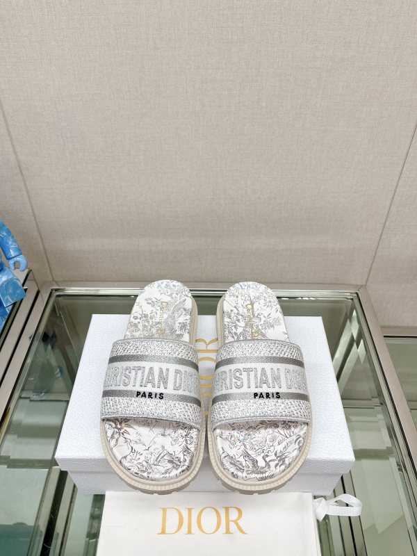 大人気23Ss 新作 Dior Dway 刺繍プラットフォームサンダルとスリッパ