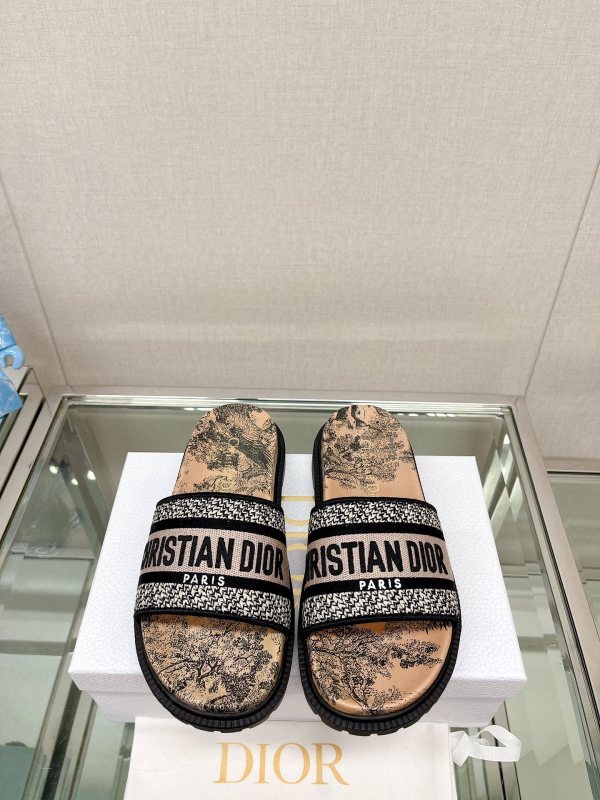 高品質2023SS 新作 Dior Dway 刺繍プラットフォームサンダルとスリッパ