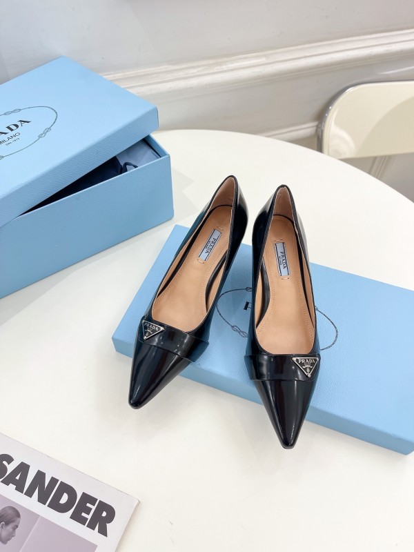 PRADA プラダ 通販カウンター キャットウォーク とんがりシューズ