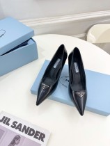 PRADA プラダ激安偽物 カウンター キャットウォーク とんがりシューズ