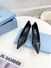 PRADA プラダ激安偽物 カウンター キャットウォーク とんがりシューズ