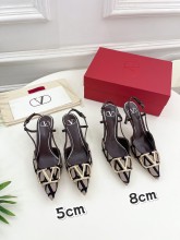 高品質ヴァレンティノ VALENTINO 2023春夏新作 ビッグVダイヤモンドバックルサンダル