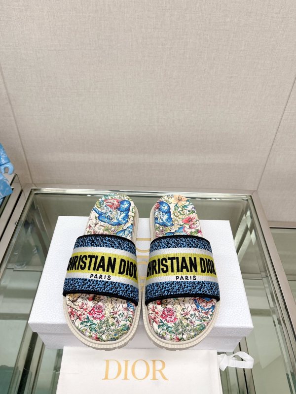 2023SS 新作 Dior Dway 刺繍プラットフォームサンダルとスリッパ