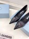 PRADA プラダ激安偽物 カウンター キャットウォーク とんがりシューズ