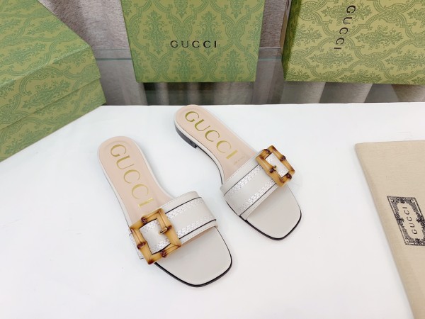 Gucciグッチの新しいファッションオールマッチバンブーバックルスリッパコピー