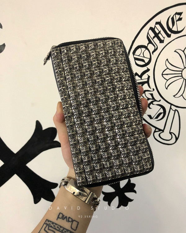 最高品質 クロムハーツ 925スターリングシルバー クロス スタッズ付き長財布 メンズジッパークラッチ 激安 通販