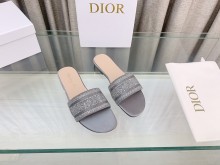 入手困難Dior ディオール2023夏の新作フラットスリッパ