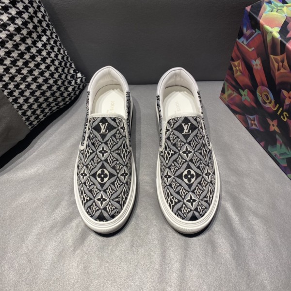 入手困難Louis Vuitton ルイヴィトンメンズ スニーカー