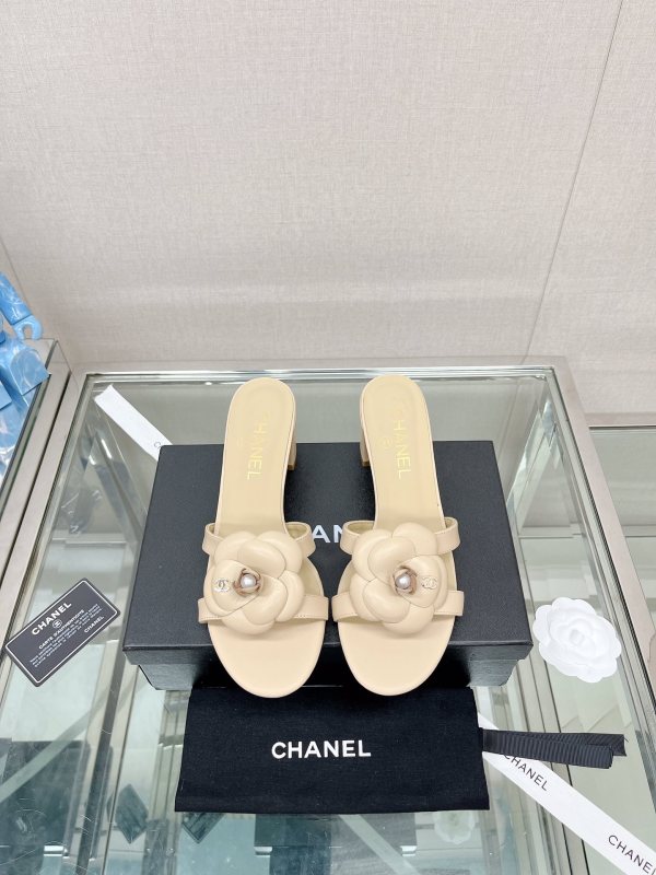 Chanelシャネル激安偽物23Ss 中空カメリアサンダルとスリッパ