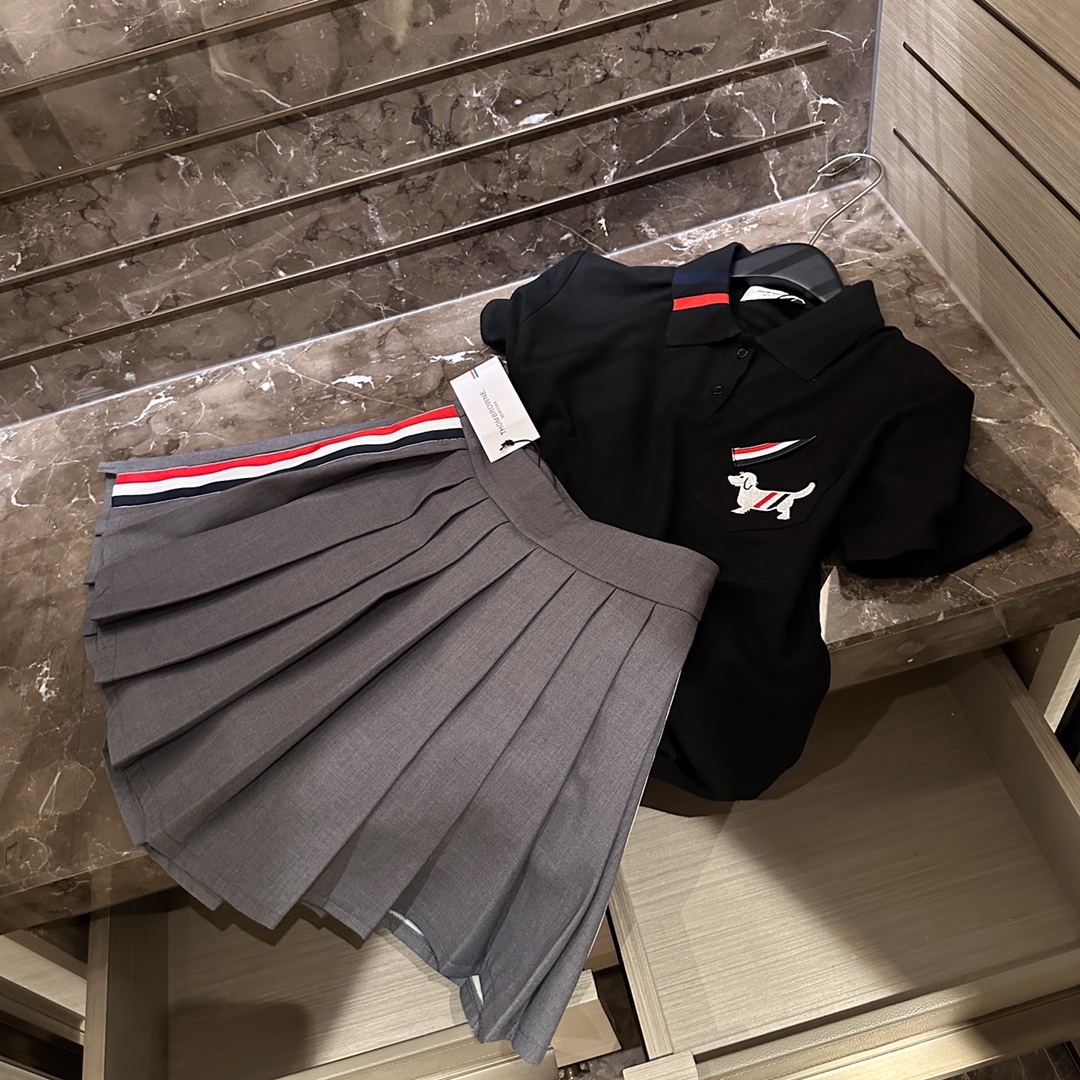 N*A様 早い者勝ち！韓国女優　トムブラウン　プリーツスカート定価16万円 org.jpg